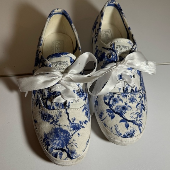 Keds Women's Blue and White Floral Sneakers - Picture 3 of 9